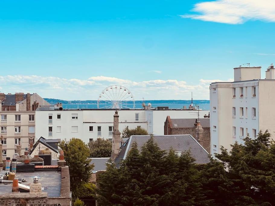 Le Petit Nid Perche Sous Les Toits, Vue Mer 勒阿弗尔 外观 照片