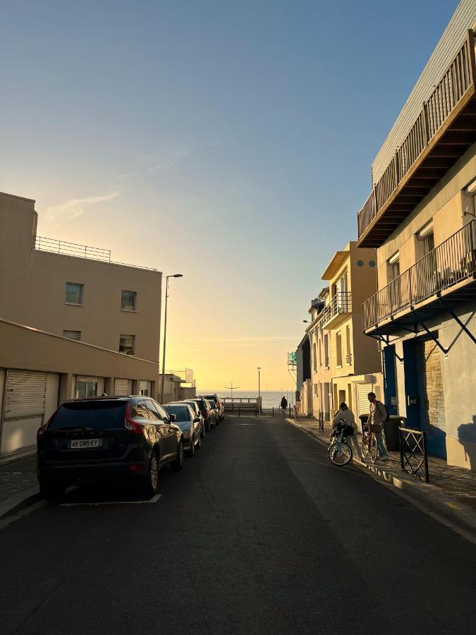 Le Petit Nid Perche Sous Les Toits, Vue Mer 勒阿弗尔 外观 照片