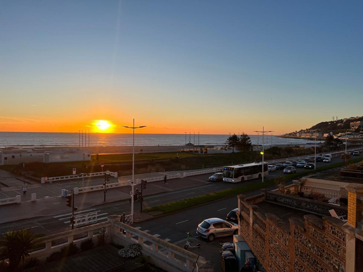 Le Petit Nid Perche Sous Les Toits, Vue Mer 勒阿弗尔 外观 照片